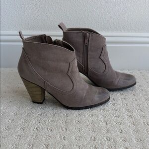 Women's Faux Leather Ankle Booties in Grey/Taupe